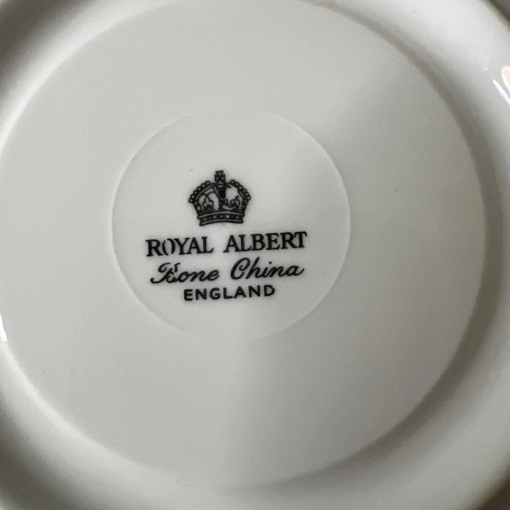 Royal Albert Bone China Pink Roses Chelsea Shape Footed Tea Cup Saucer Gold Trim